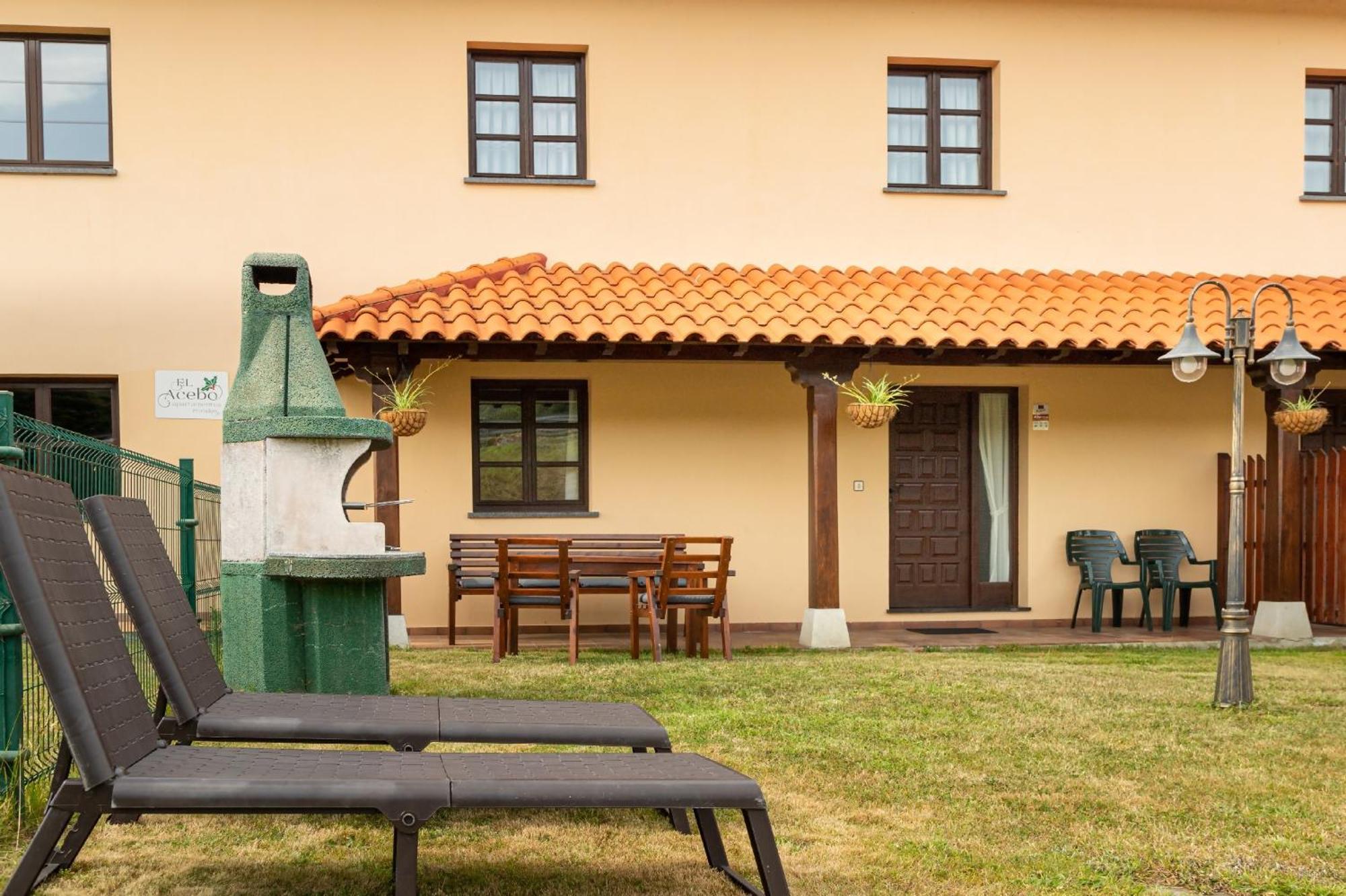 Apartamentos El Acebo Navés المظهر الخارجي الصورة